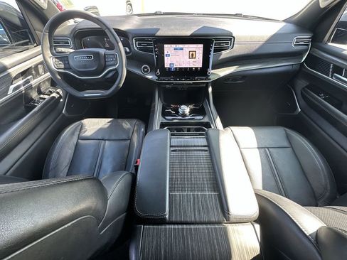 Used 2024 Jeep Wagoneer Series II w/ Flexible Seating Group image 18