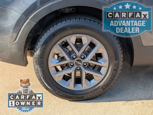 Used 2023 Kia Telluride LX AWD/4WD image 3