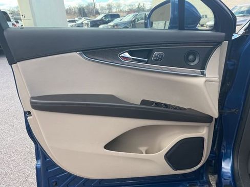 Used 2020 Lincoln Nautilus Reserve image 13