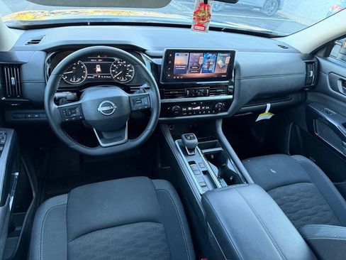 Used 2026 Nissan Pathfinder SV FWD image 10