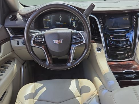 Used 2015 Cadillac Escalade Luxury AWD/4WD image 12