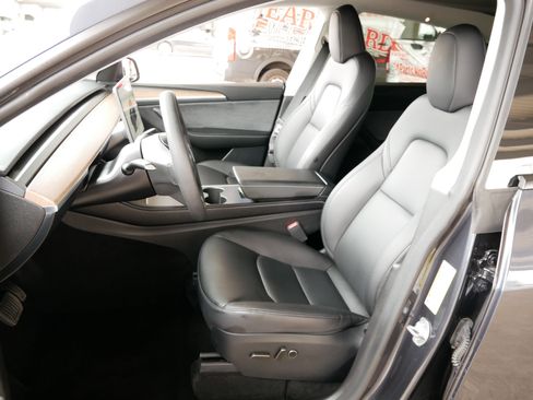 Used 2024 Tesla Model Y Long Range image 2