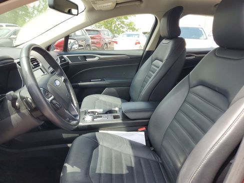 Used 2017 Ford Fusion SE w/ Fusion SE Technology Package AWD/4WD image 9