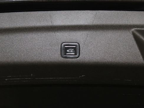 Used 2022 Chevrolet Tahoe Z71 image 17