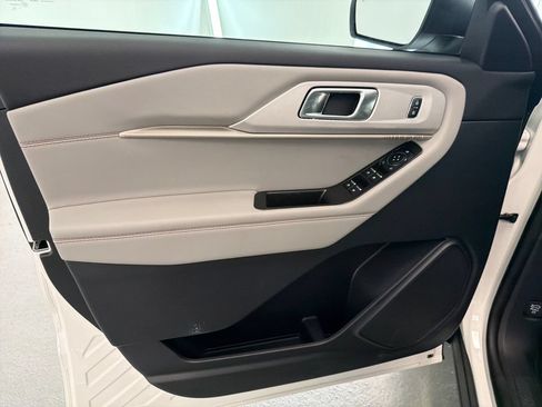 New 2026 Ford Explorer Active w/ Active Comfort Package RWD image 11