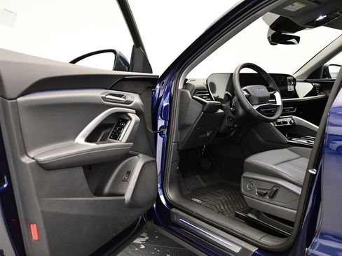 Used 2025 Audi Q5 Premium w/ Convenience Package AWD/4WD image 36
