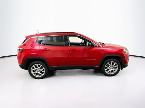 Used 2023 Jeep Compass Latitude AWD/4WD image 4