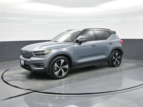 Used 2022 Volvo XC40 P8 Recharge Plus image 17