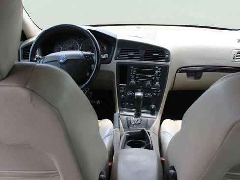 Used 2004 Volvo S60 2.5T FWD image 8
