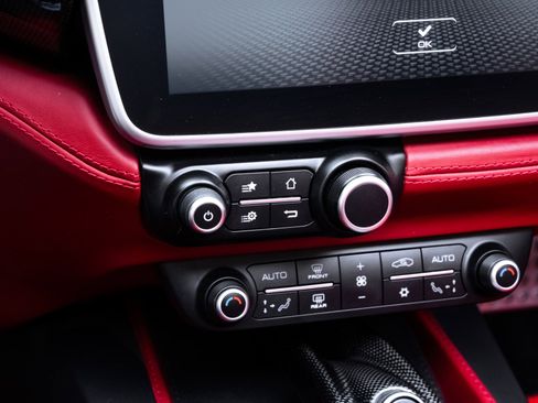 Used 2019 Ferrari Portofino image 39