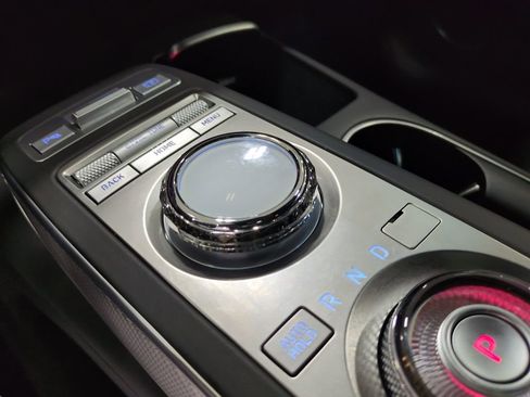 Used 2024 Genesis GV70 3.5T Sport image 13