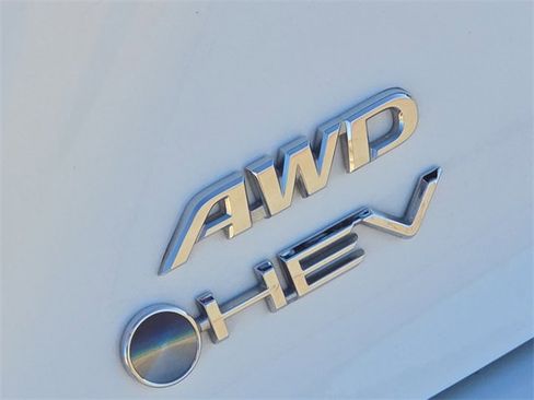 Used 2025 Toyota Camry LE image 11