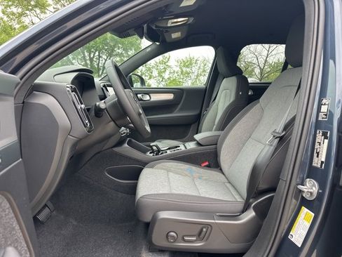 New 2026 Volvo XC40 B5 Core w/ Climate Package image 14