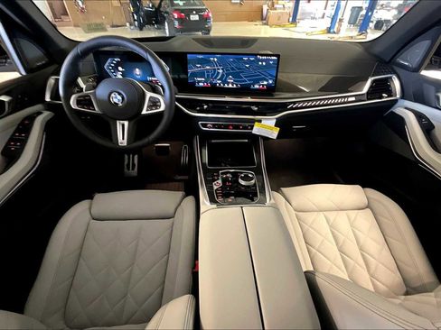 Used 2026 BMW X5 M60i image 5