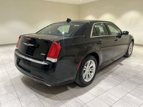Used 2019 Chrysler 300 Touring L w/ Quick Order Package 22F RWD image 5