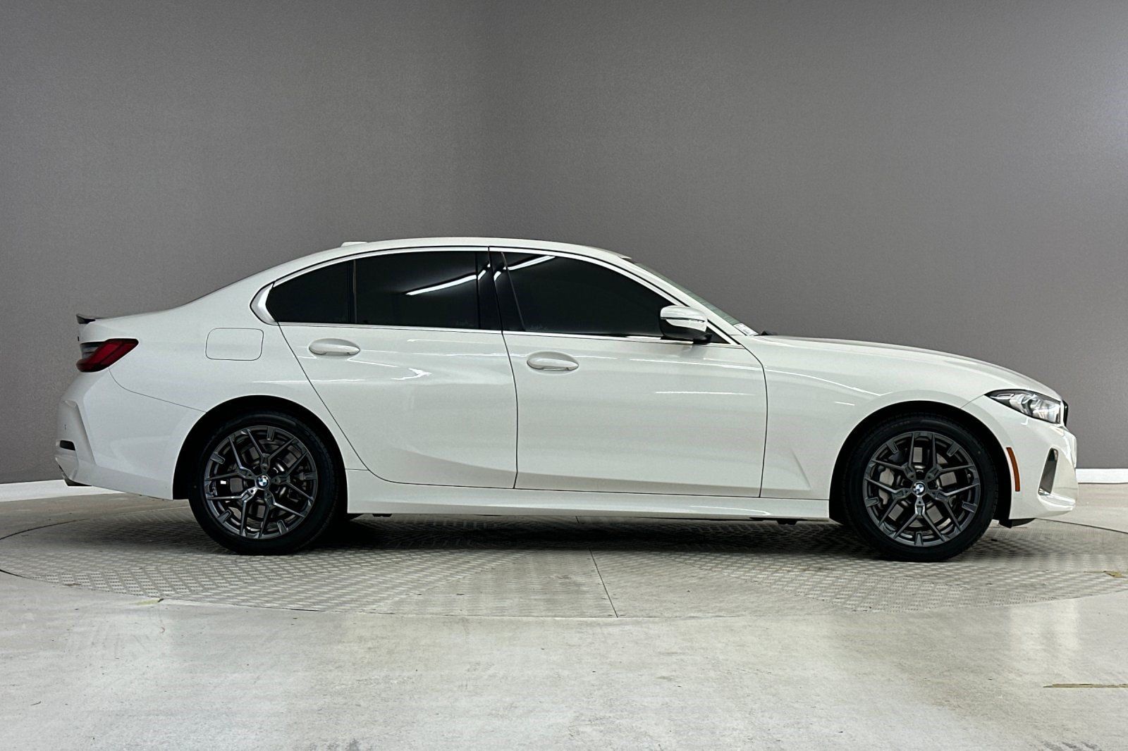 Used 2025 BMW 330i Sedan w/ Convenience Package RWD image 7