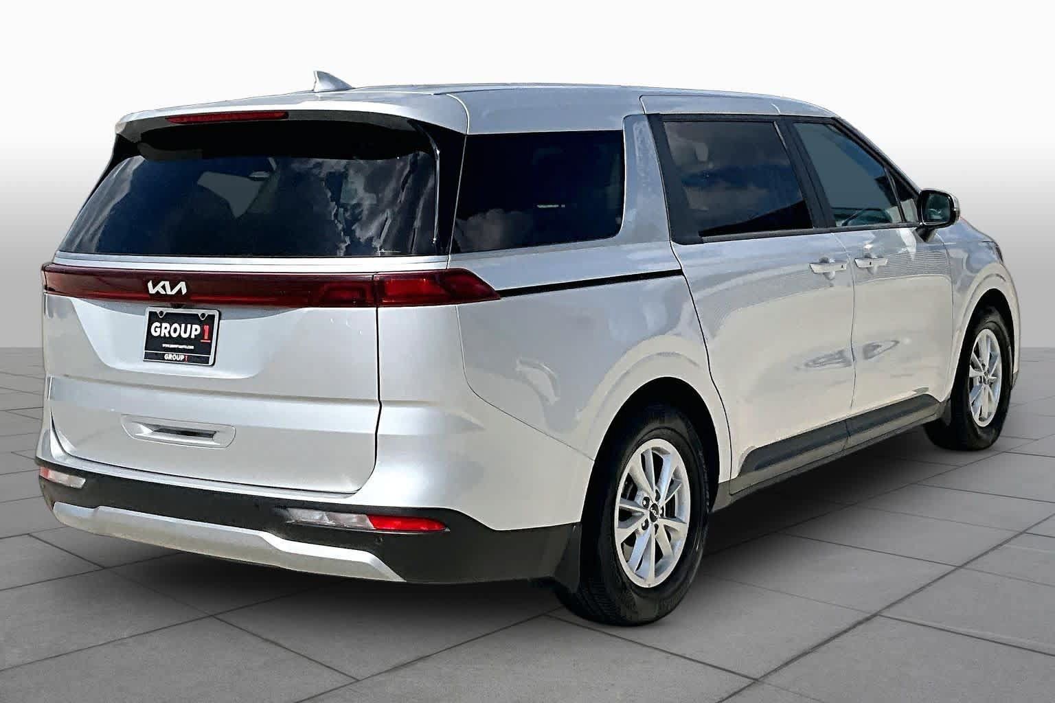 Used 2022 Kia Carnival LX FWD image 12