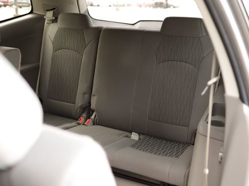Used 2017 Chevrolet Traverse LT FWD image 25