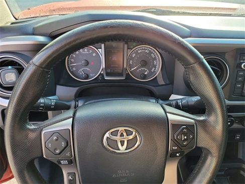 Used 2016 Toyota Tacoma SR5 image 18