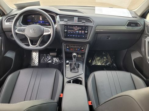 Used 2023 Volkswagen Tiguan SE FWD image 16