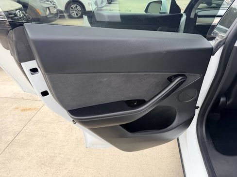 Used 2021 Tesla Model Y Long Range image 16