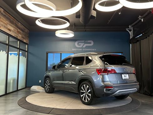 Used 2022 Volkswagen Taos SE AWD/4WD image 5