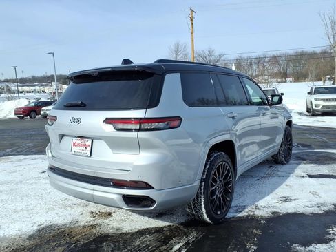Used 2022 Jeep Grand Cherokee L Summit AWD/4WD image 5