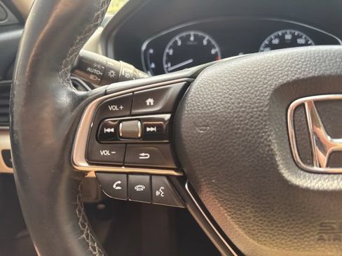 Used 2018 Honda Accord Touring image 25