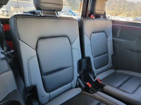 New 2024 Ford Bronco Black Diamond w/ Sasquatch Package image 12