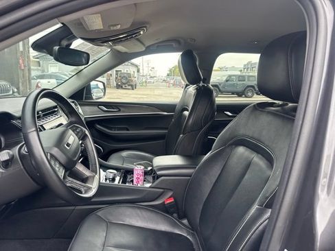 Used 2022 Jeep Grand Cherokee L Limited AWD/4WD image 9