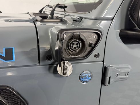 Used 2025 Jeep Wrangler Unlimited Rubicon 4xe w/ Technology Group AWD/4WD image 13