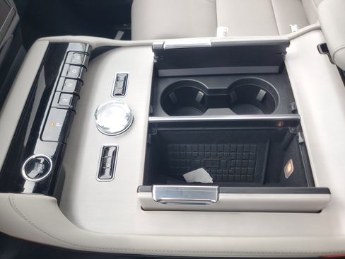 New 2026 Lincoln Navigator Reserve image 26