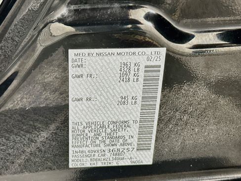 Used 2025 Nissan Altima 2.5 SV FWD image 12