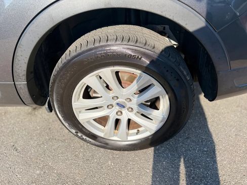 Used 2018 Ford Explorer XLT w/ Equipment Group 202A AWD/4WD image 6