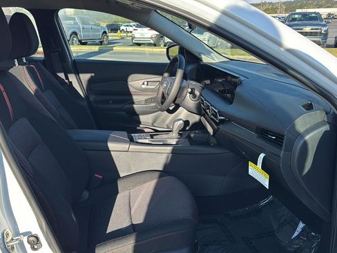 New 2026 Nissan Sentra SR w/ Floor Mat Package FWD image 10