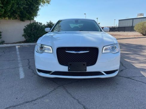 Used 2022 Chrysler 300 Touring image 3