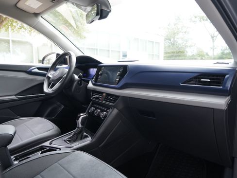 Certified 2024 Volkswagen Taos SE FWD image 20