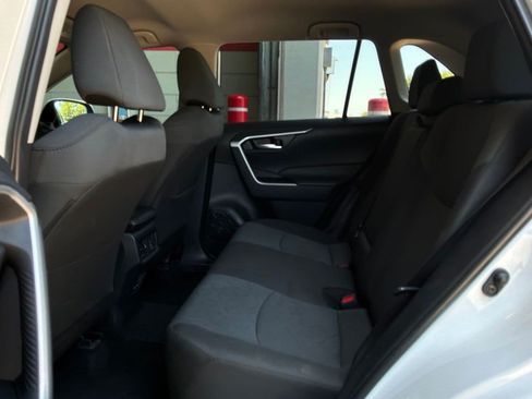 Used 2025 Toyota RAV4 XLE FWD image 12