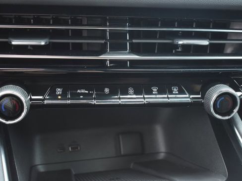 New 2026 Chevrolet Traverse LT w/ Driver Confidence Package FWD image 27