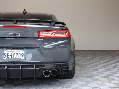 Used 2018 Chevrolet Camaro SS RWD image 12