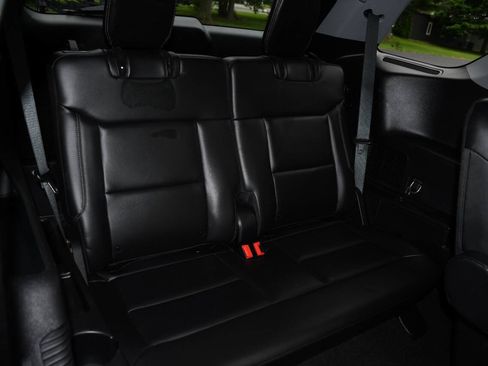Used 2021 Ford Explorer XLT AWD/4WD image 23
