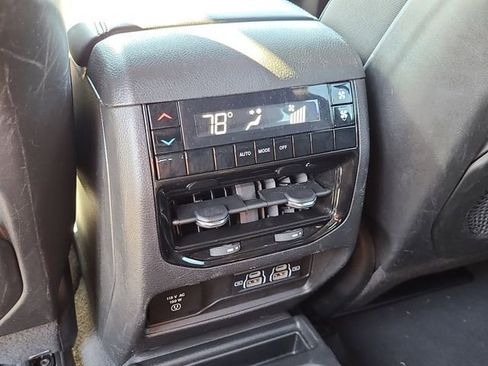 Used 2023 Jeep Grand Cherokee L Laredo image 13