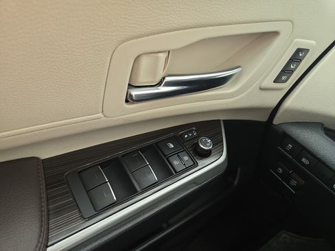 Used 2021 Toyota Sienna Platinum FWD image 33