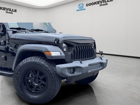 Used 2018 Jeep Wrangler Unlimited Sport S image 3