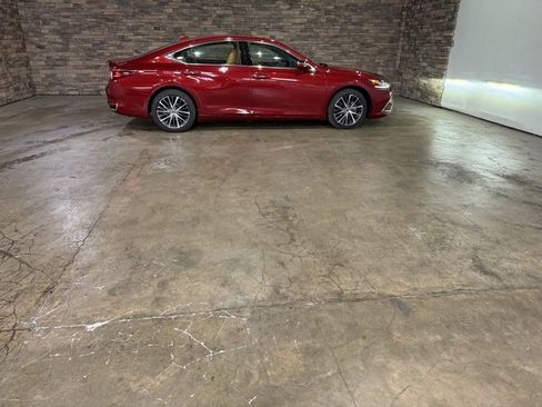 Used 2025 Lexus ES 300h w/ Premium Package image 10