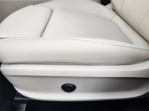 New 2026 Mercedes-Benz GLB 250 4MATIC image 9