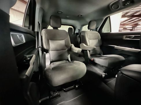 Used 2023 Ford Explorer XLT RWD image 23