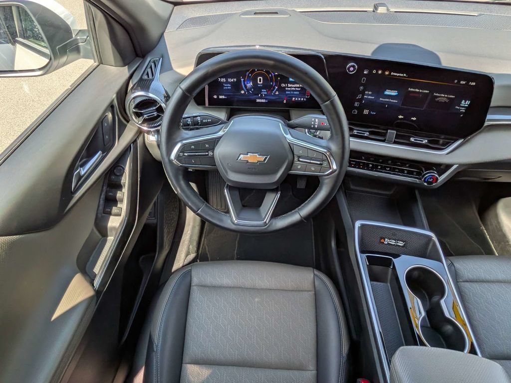 Used 2025 Chevrolet Equinox LT FWD image 17