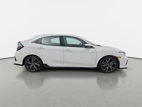 Used 2018 Honda Civic Sport Touring image 4