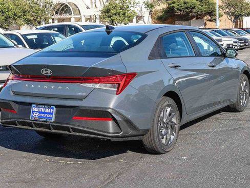 New 2026 Hyundai Elantra Hybrid FWD image 6